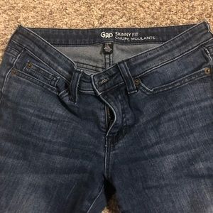 2 jeans with a price of 1:Hollister and Gap.